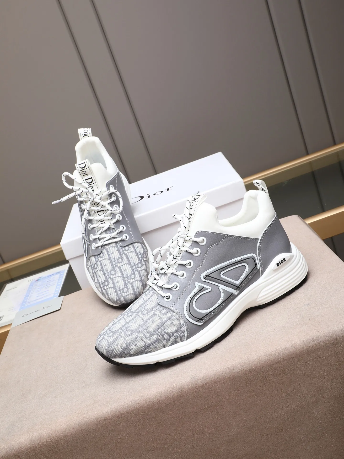 Men's shoes 💰460 💰Dior [Dior] 😘😘High-end series of casual men's shoes, simple and elegant👍👍👍The upper is made of first-layer genuine leather spliced ​​with Dior's special material [sun][sun]; imported first-layer sheepskin lining; special outsole, wear-resistant, lightweight, the overall design is harmonious and unified without lacking personality 👣🌟✨You deserve it! 5 colors😍Sizes 38~44. (45 custom-made) The picture above is a big seller🔥🔥🔥
